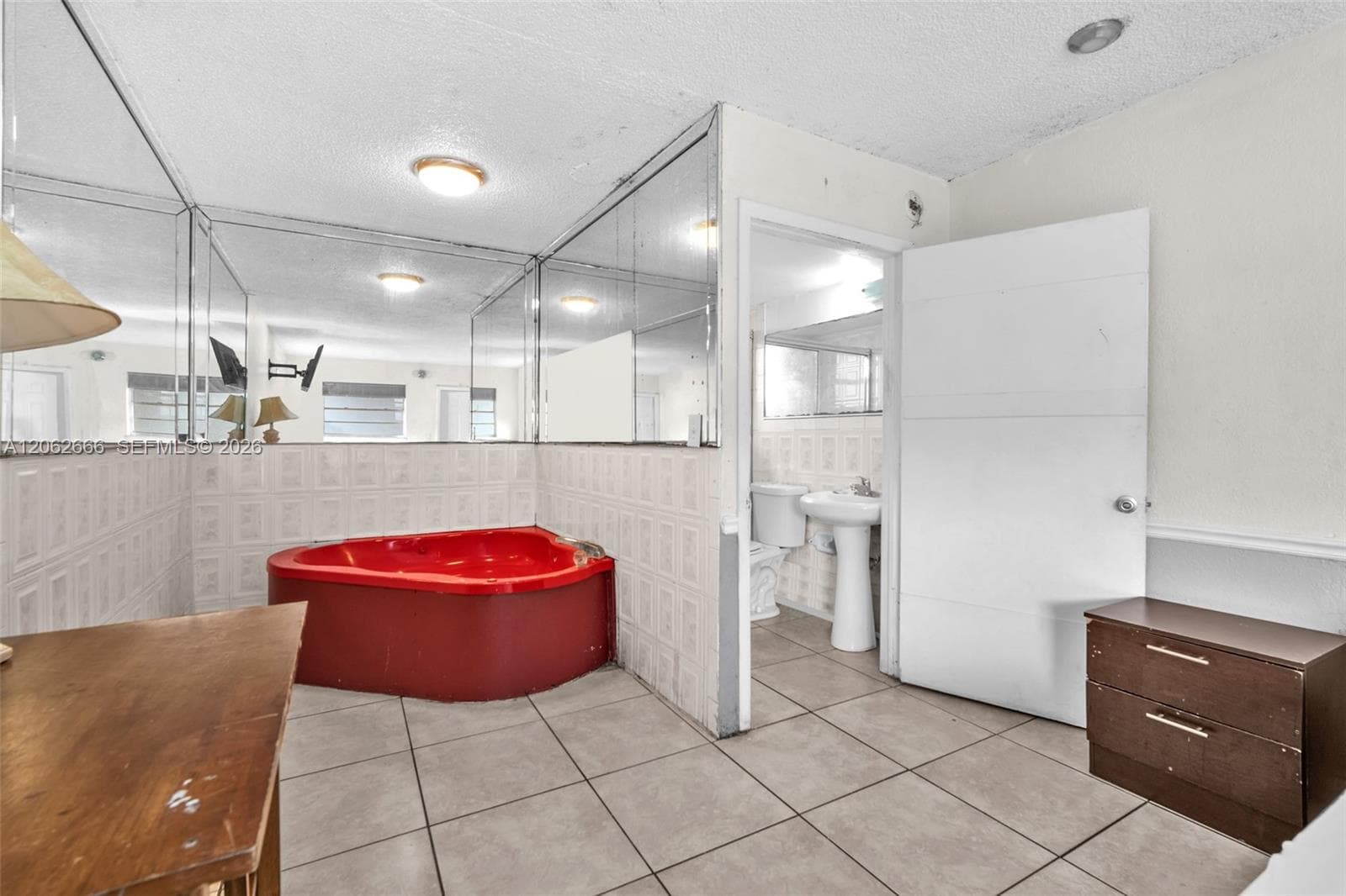 8 E 13th St, Hialeah FL 33010