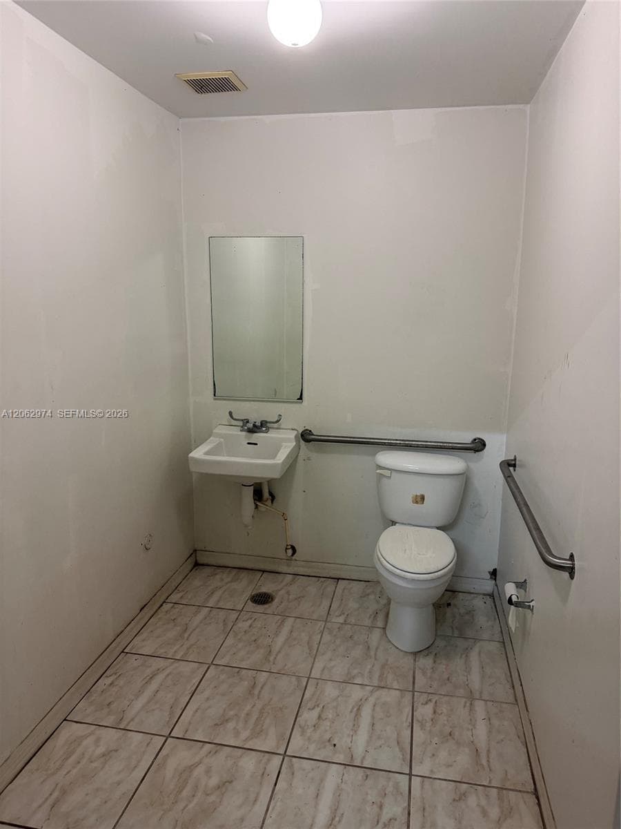 2205 W 80th St # 4, Hialeah FL 33016