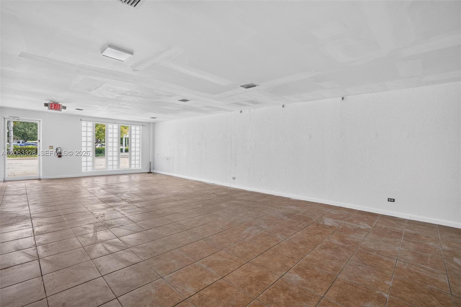 180 Hialeah Dr, Hialeah FL 33010