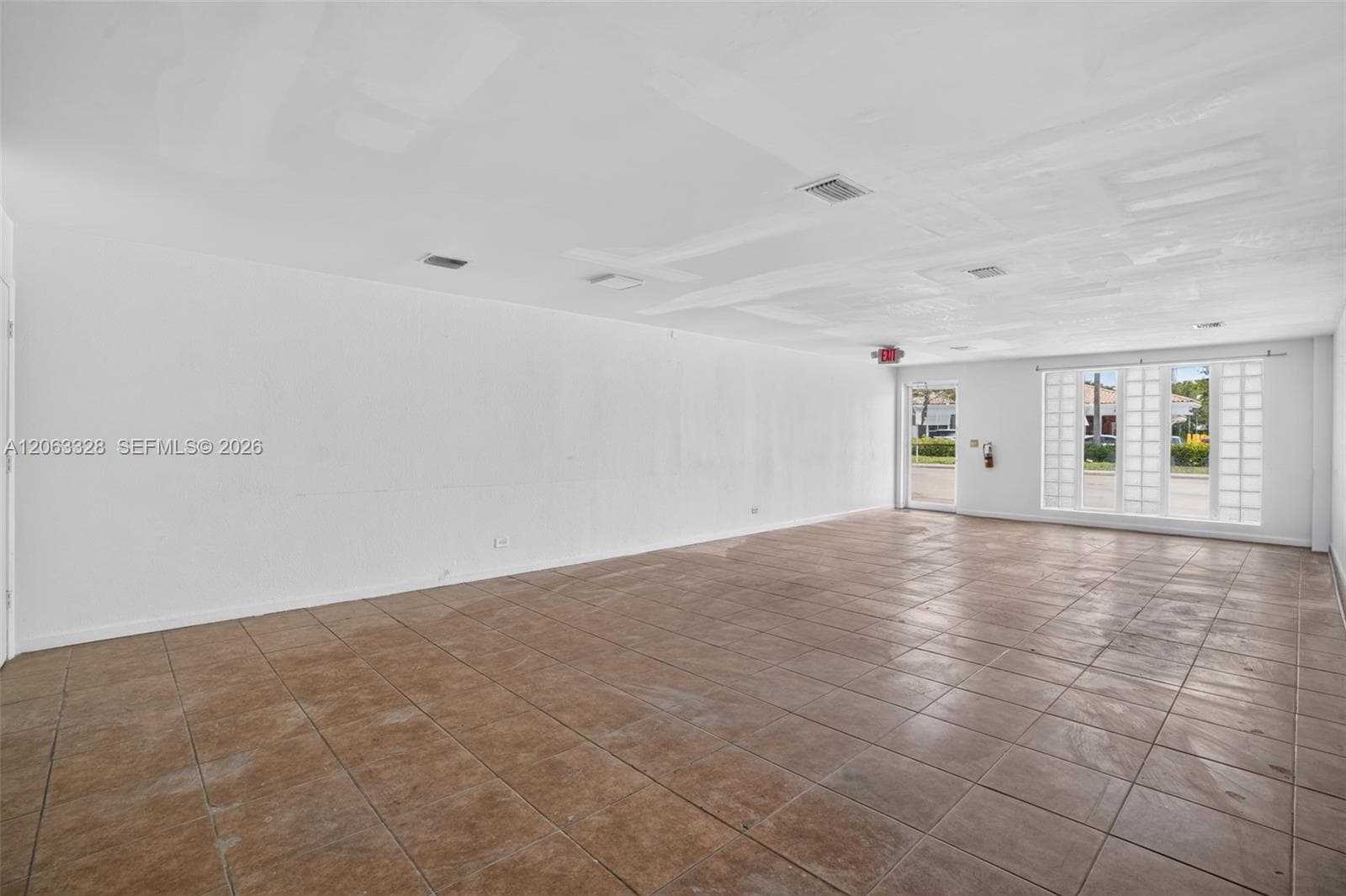 180 Hialeah Dr, Hialeah FL 33010