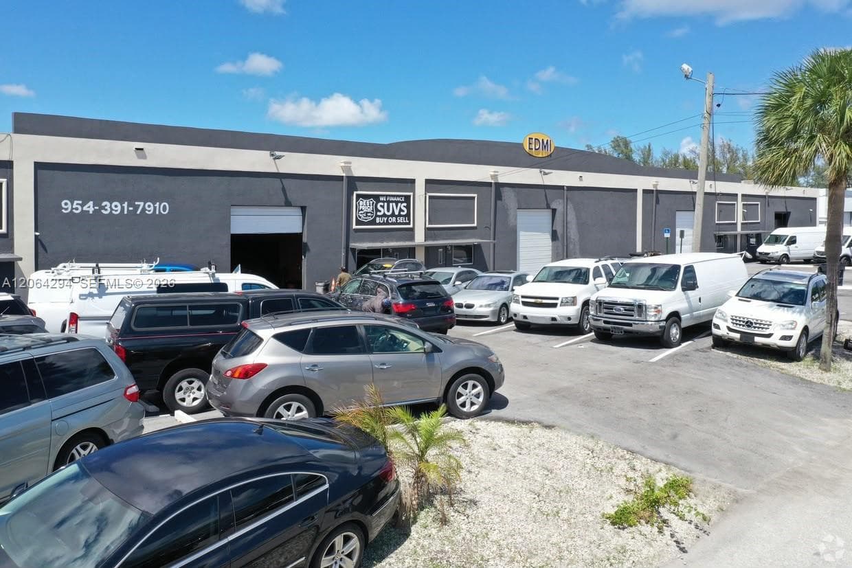 1063 NW 1st Ct, Hallandale Beach FL 33009