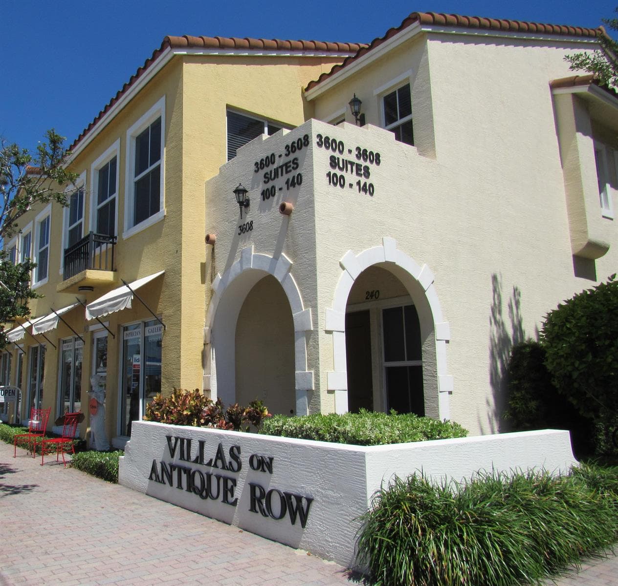 Villas On Antique Row