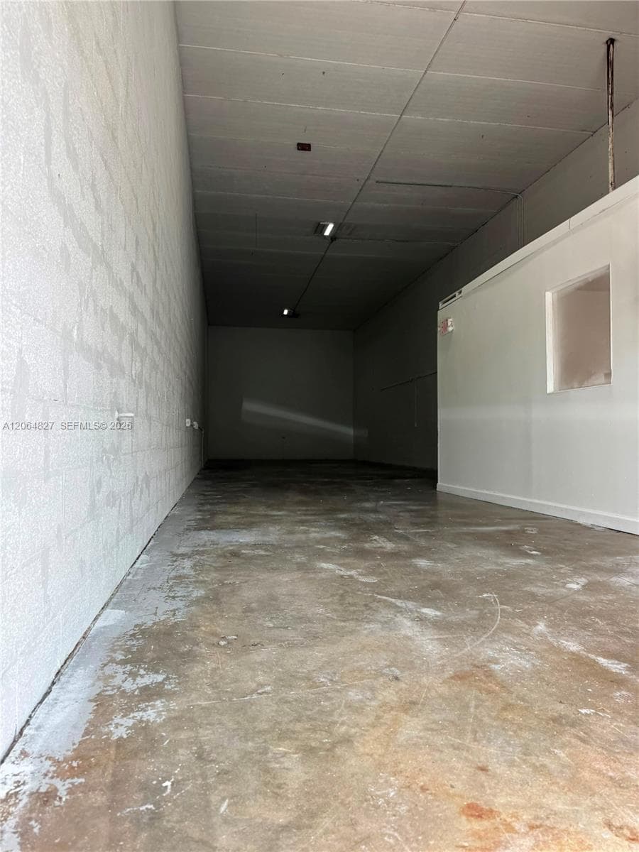 7786 NW 64th St, Miami FL 33166