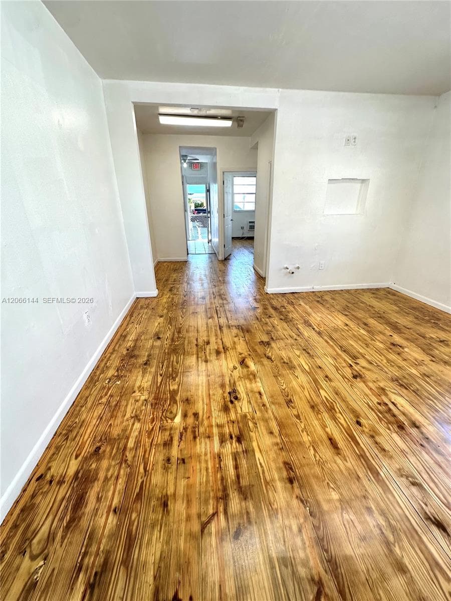 720 6th St, Miami Beach FL 33139