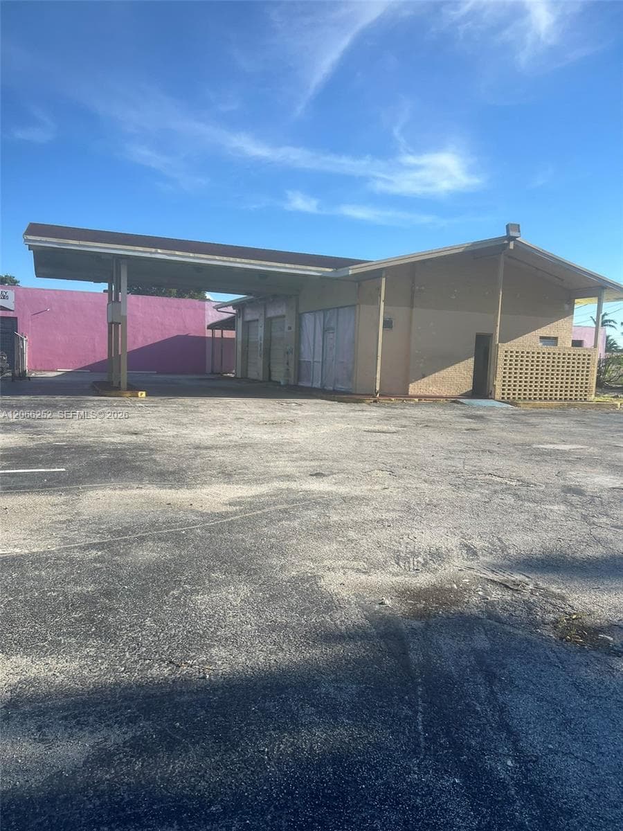 1391 NW 31 Ave, Lauderhill FL 33311