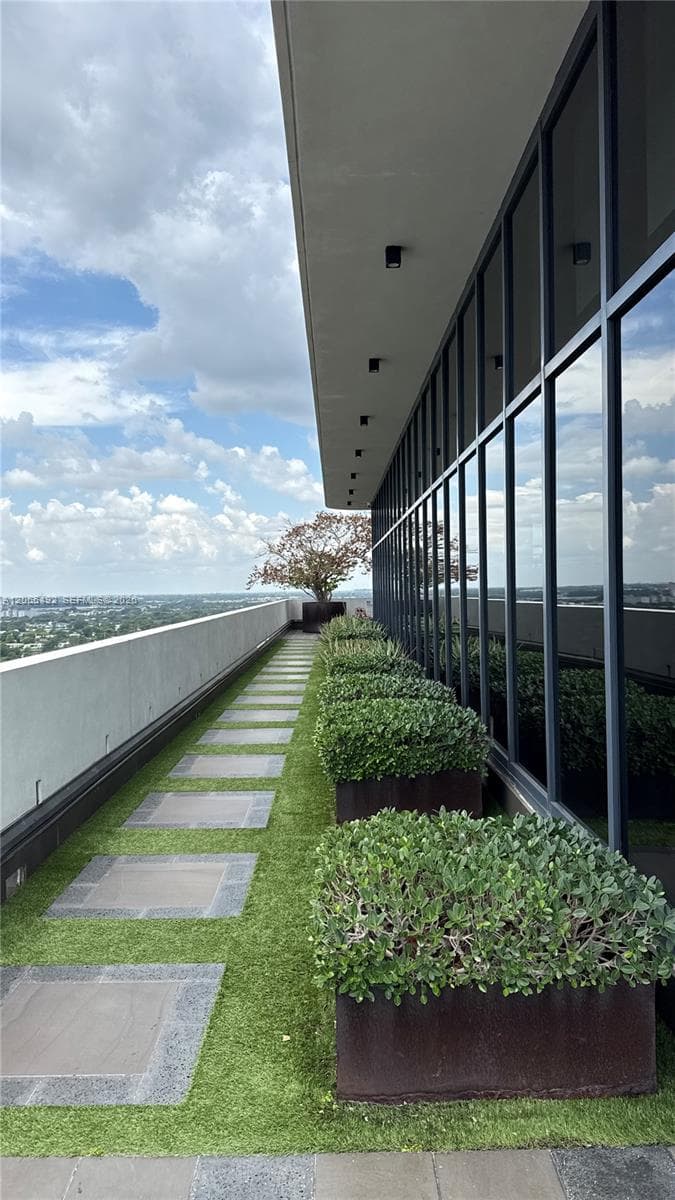 19790 W Dixie Hwy # 404, Aventura FL 33180