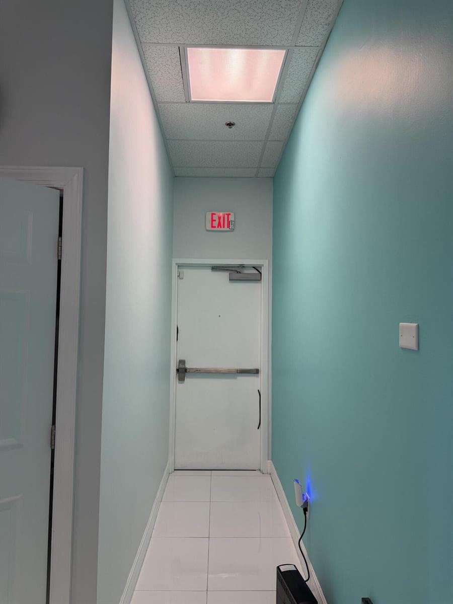 1750 N.Cong # 400 12