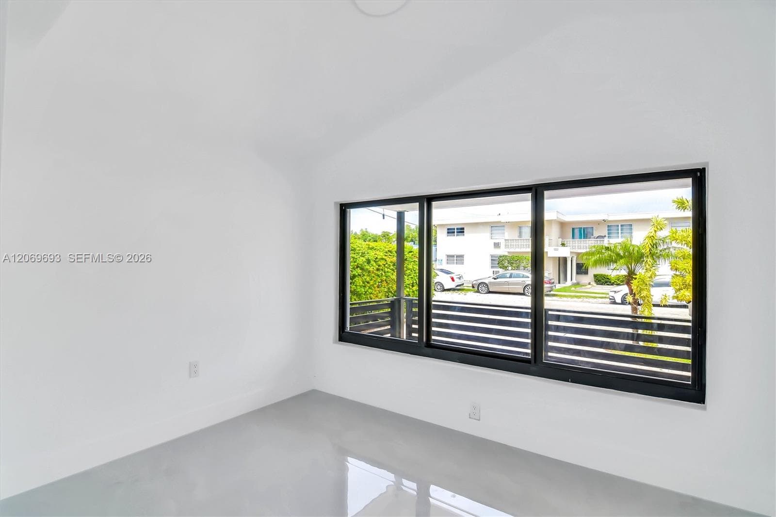 Miami, FL, 33135
