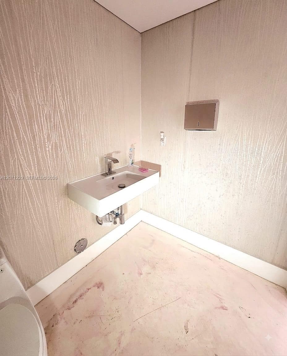 4500 W Hallandale Beach Blvd # 6, Hollywood FL 33023