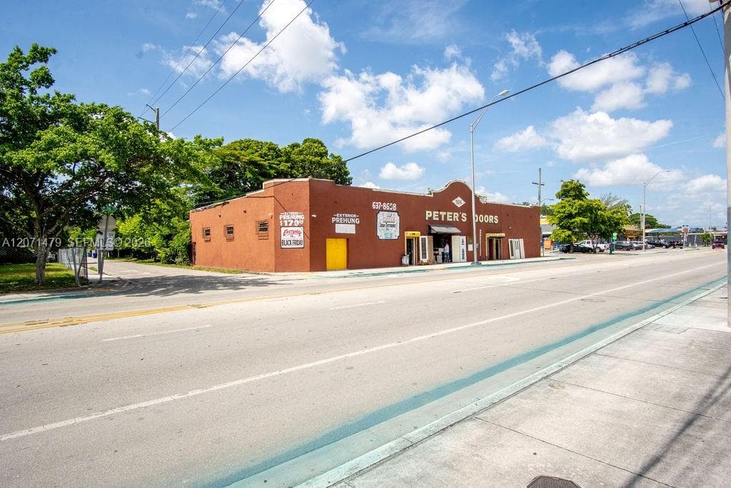 800 NW 36th St, Miami FL 33127