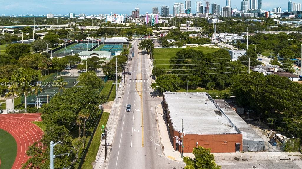 800 NW 36th St, Miami FL 33127