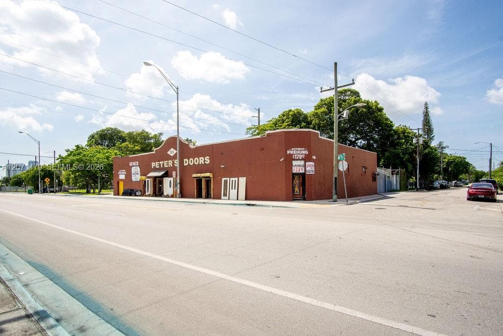800 NW 36th St, Miami FL 33127