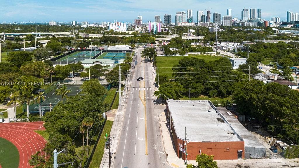 800 NW 36th St, Miami FL 33127