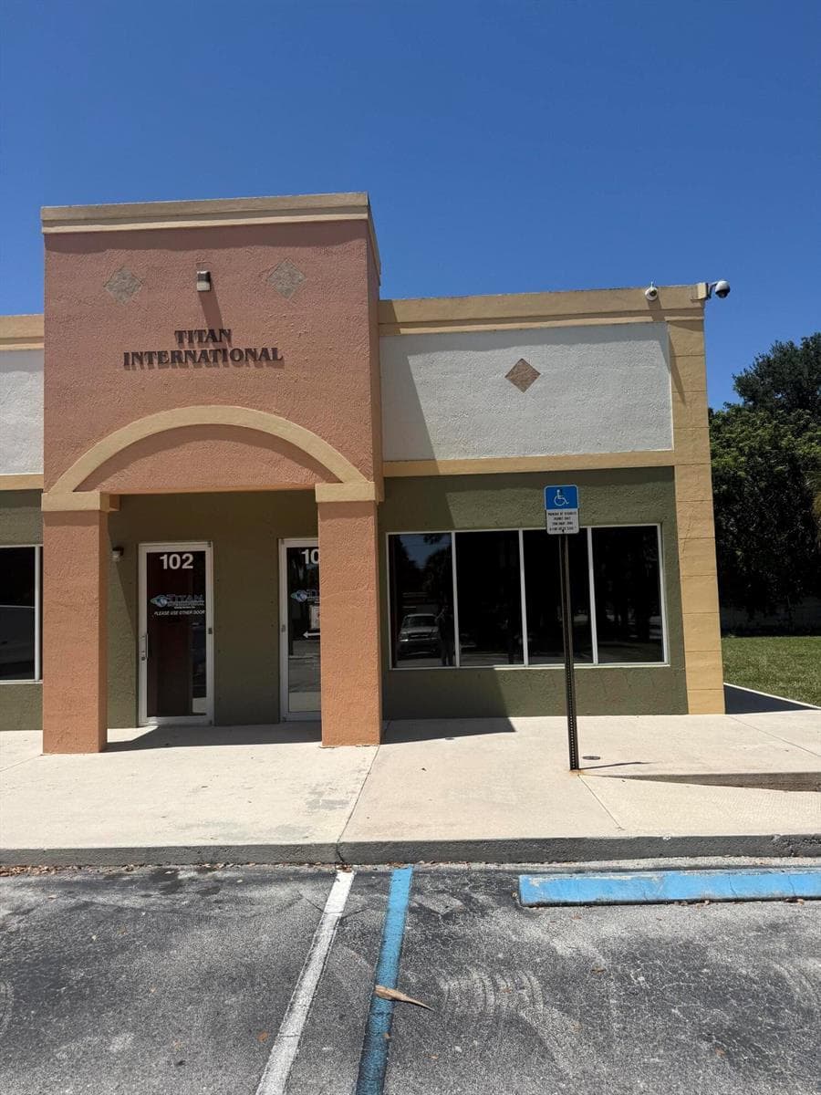 1975 SANSBURYS Way # 1, West Palm Beach FL 33411