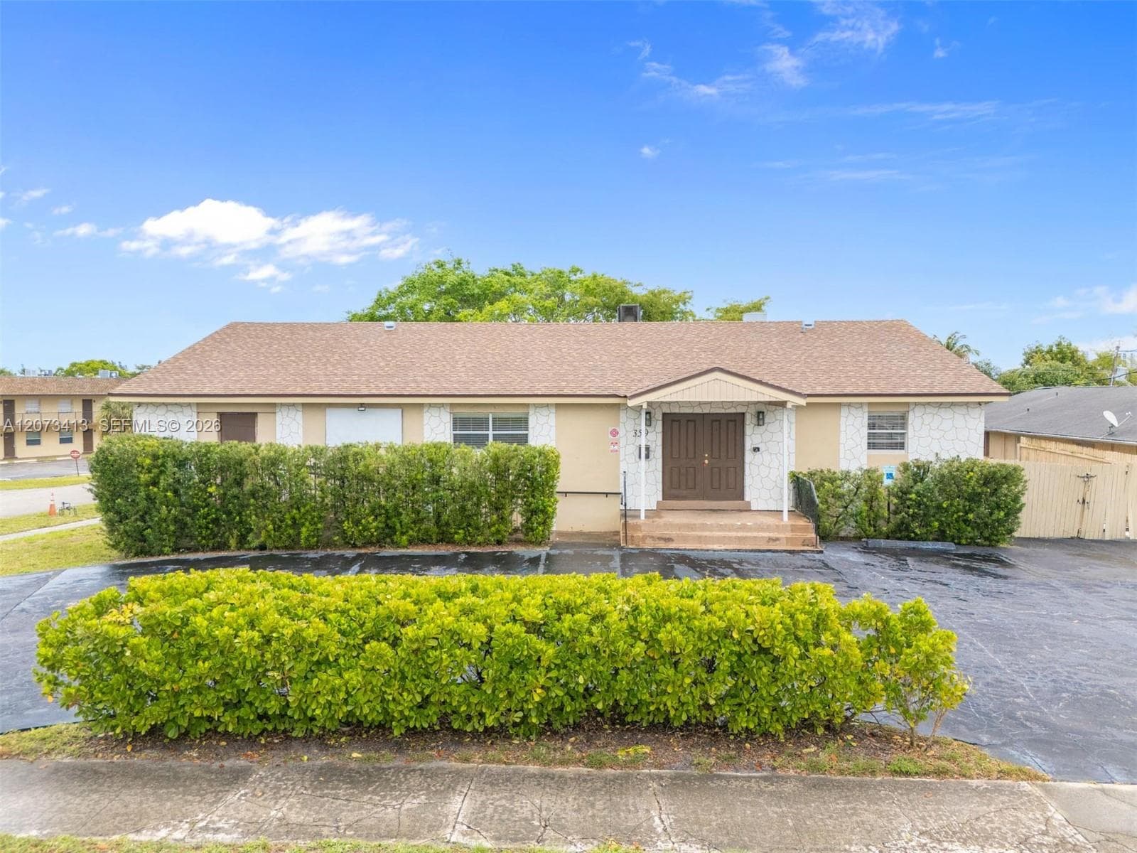 359 10th St, Lake Park FL 33403
