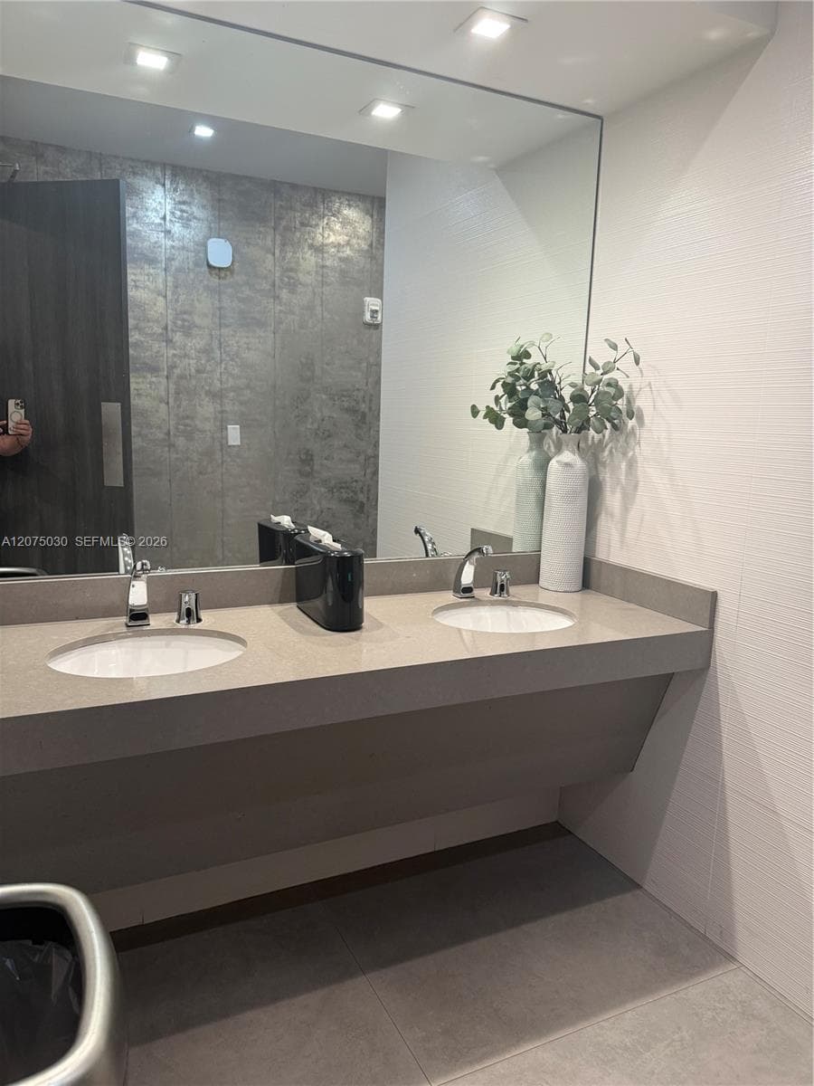 800 SE 4th Ave # 806, Hallandale Beach FL 33009
