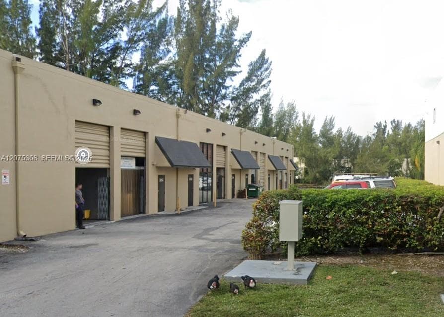 2258 NW 94th Ave, Doral FL 33172