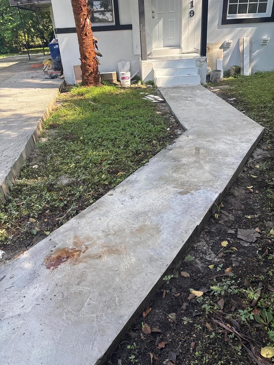 219 NE 141st St, Miami FL 33161