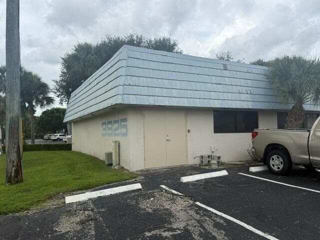 3925 Investment Lane # 32, West Palm Beach FL 33404