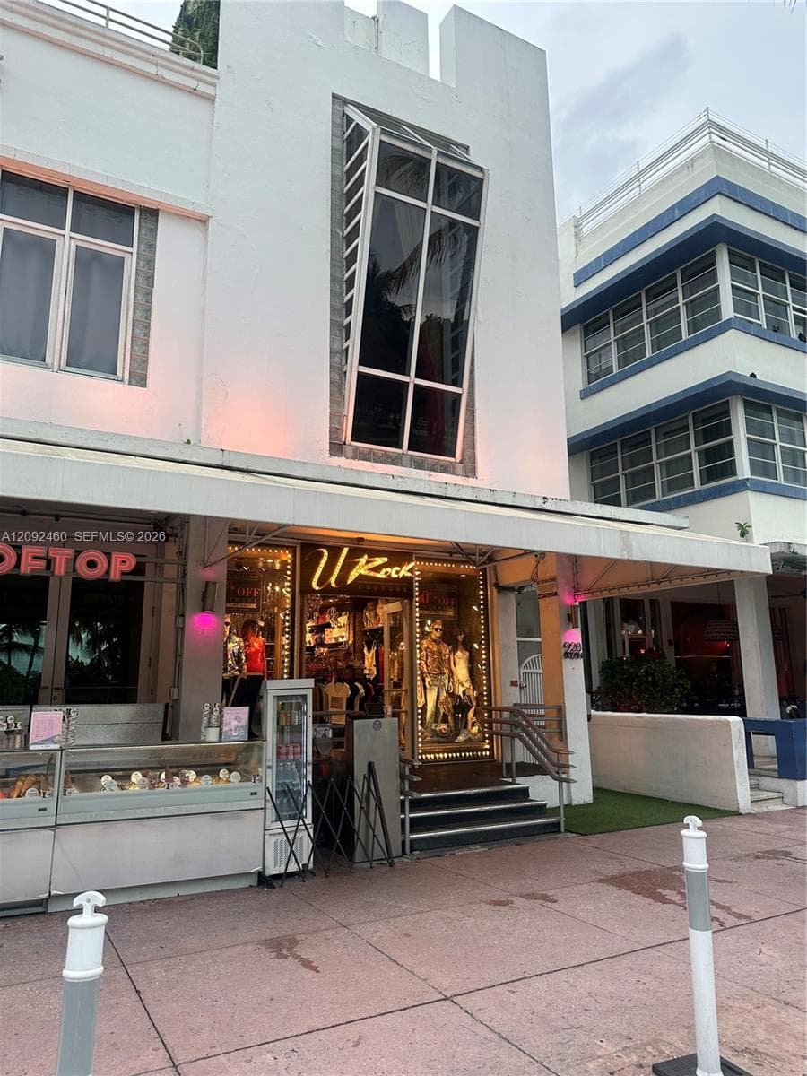 928 Ocean Dr, Miami Beach FL 33139