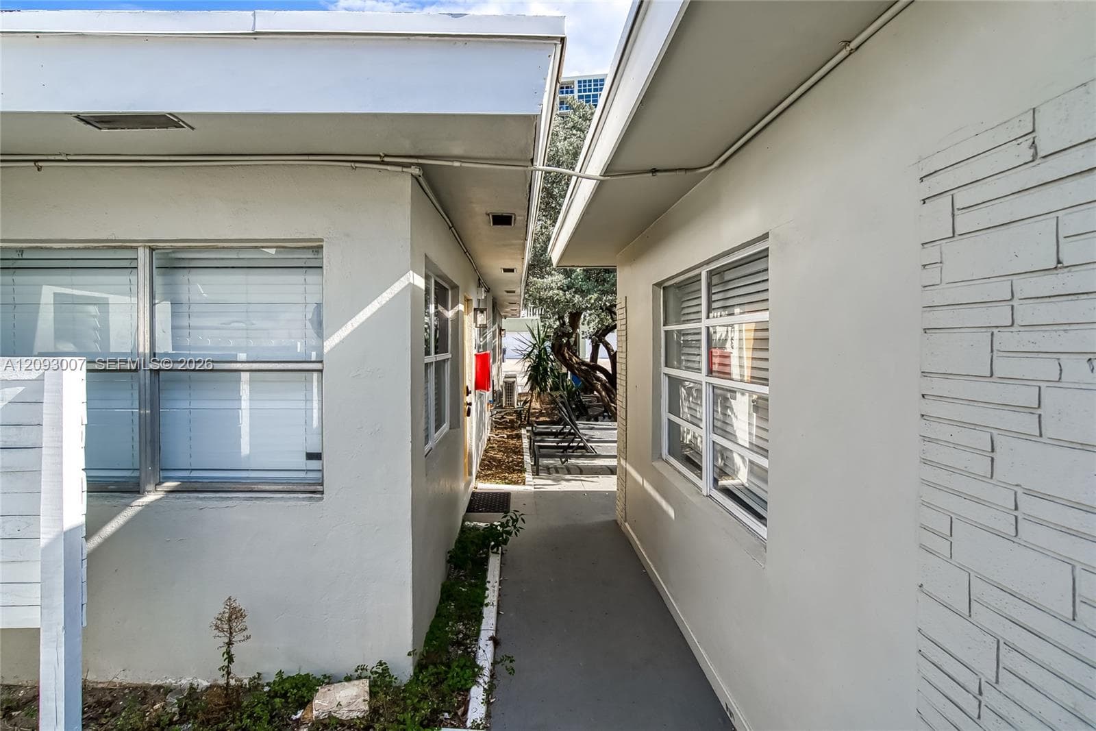318 Walnut St, Hollywood FL 33019