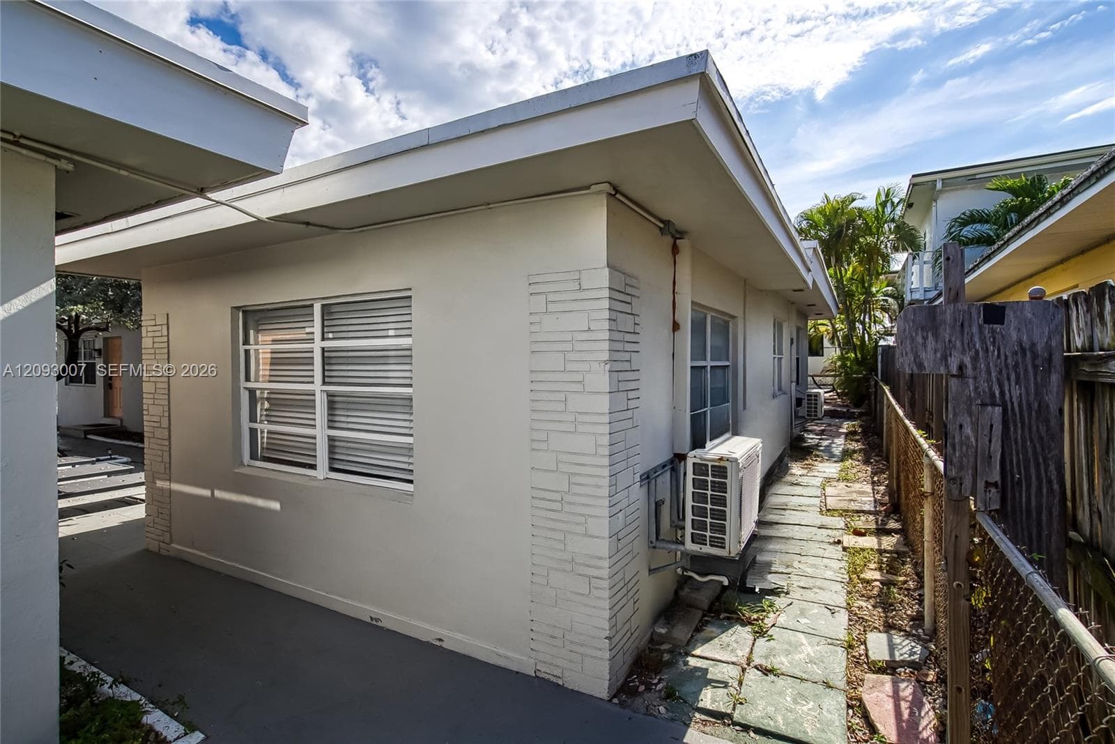 318 Walnut St, Hollywood FL 33019
