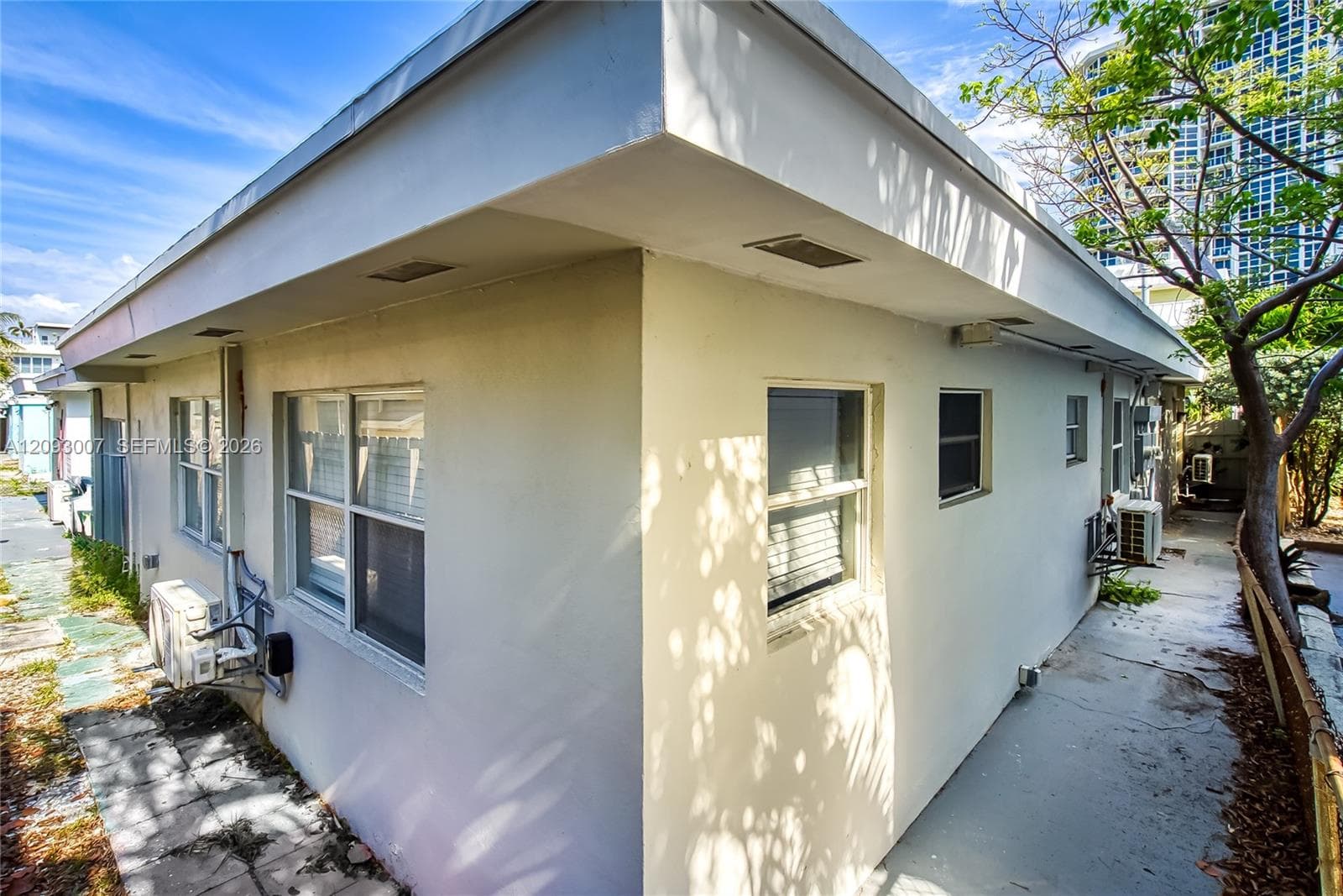 318 Walnut St, Hollywood FL 33019