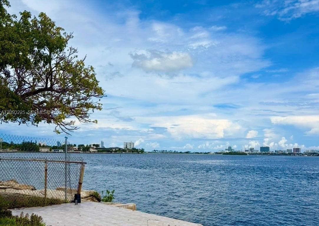 10875 N Bayshore Dr, Miami FL 33161