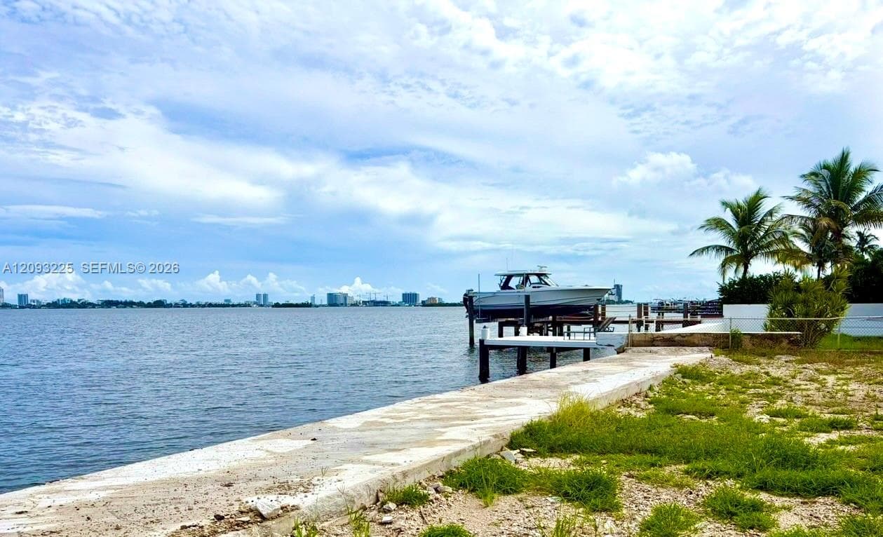 10875 N Bayshore Dr, Miami FL 33161