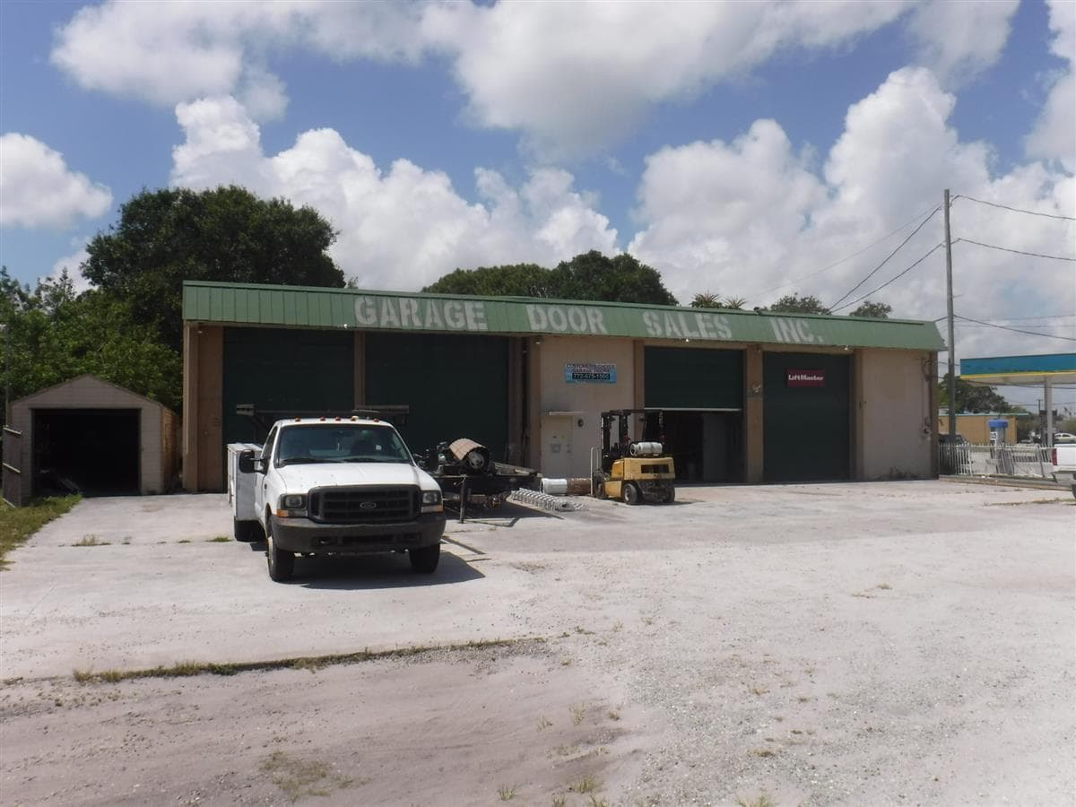 2807 Okeechobee Road, Fort Pierce FL 34947