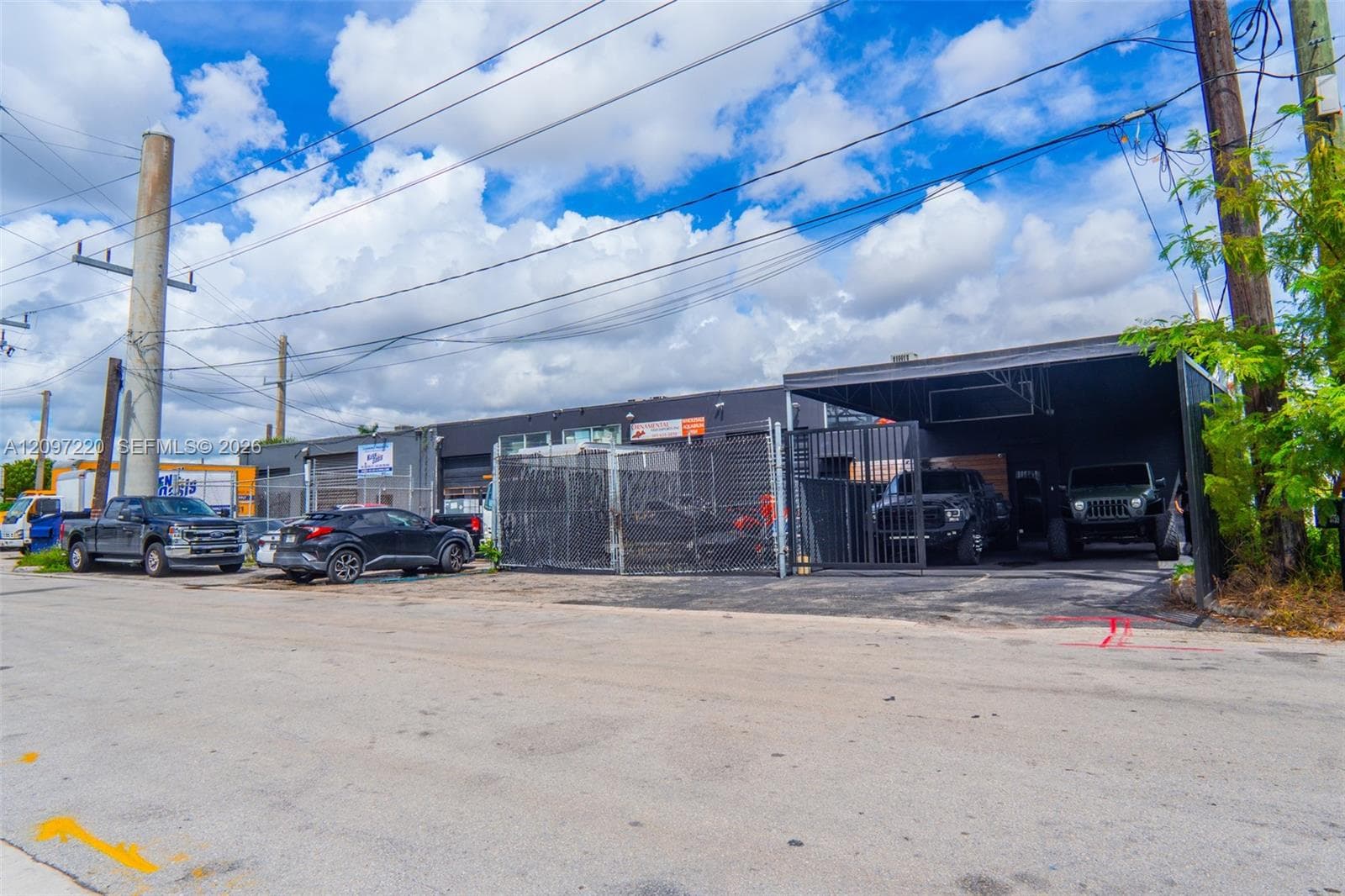 3787 NW 38th St, Hialeah FL 33142