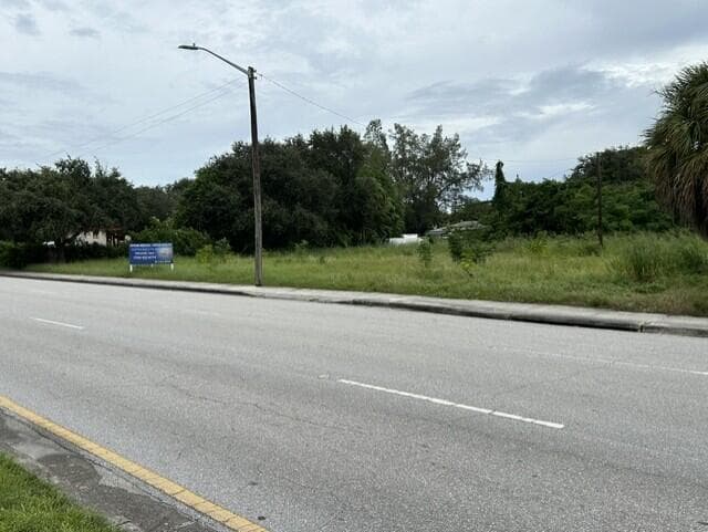 1119 45th Street, Mangonia Park FL 33407