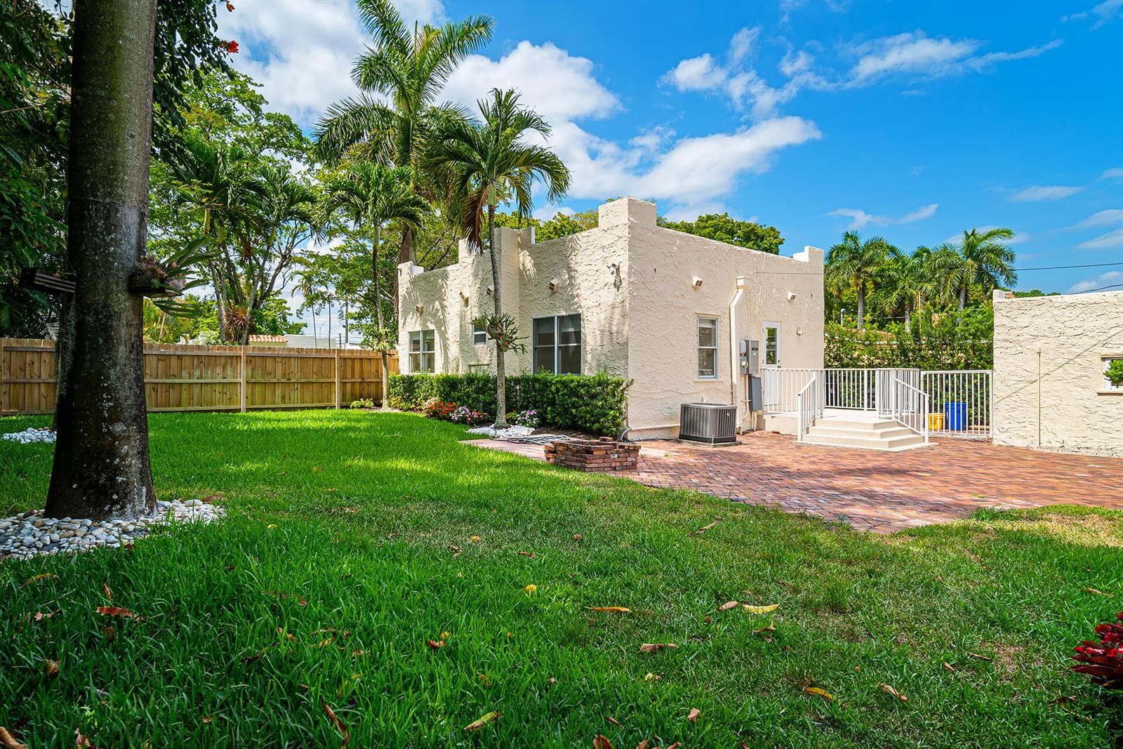 813 Avon Road, West Palm Beach FL 33401