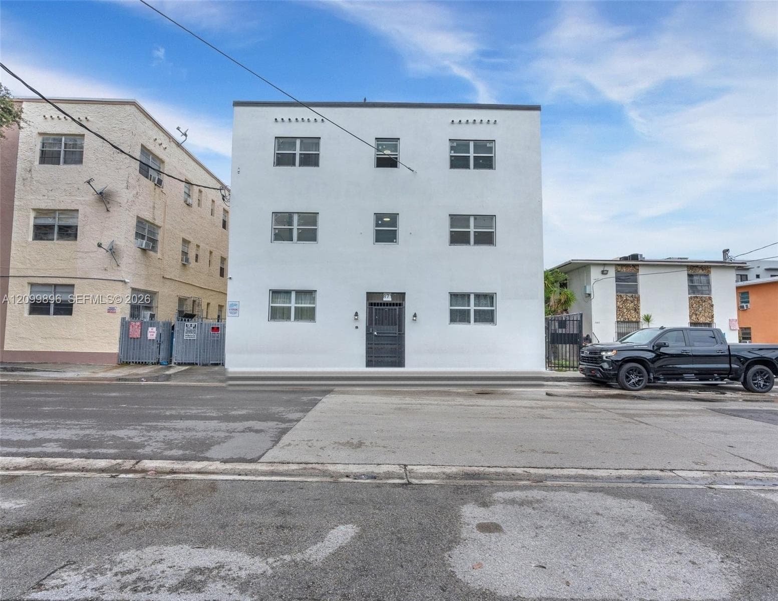 871 SW 3rd St, Miami FL 33130