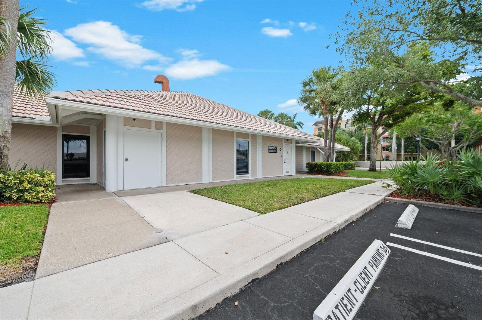 1501 PRESIDENTIAL Way # 9, West Palm Beach FL 33401