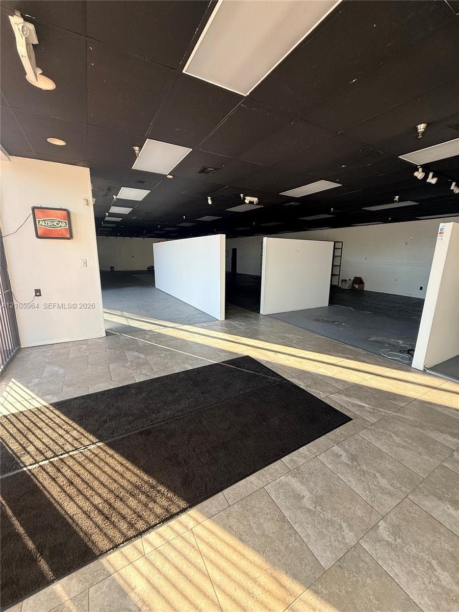7685 Pines Blvd, Pembroke Pines FL 33024