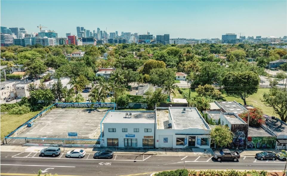 250 NW 36th St, Miami FL 33127