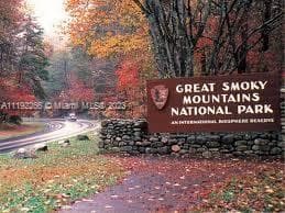ENTRANCE TO SMOKY MOUNTAIN PARK