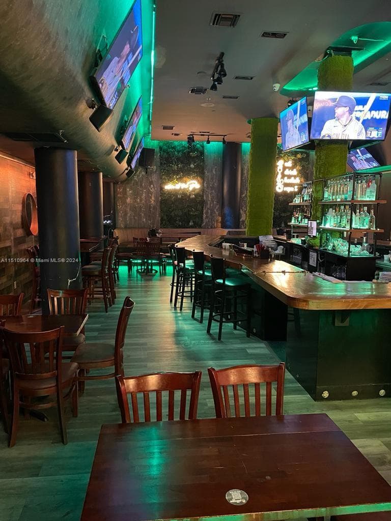 Miami Beach, FL, 33169