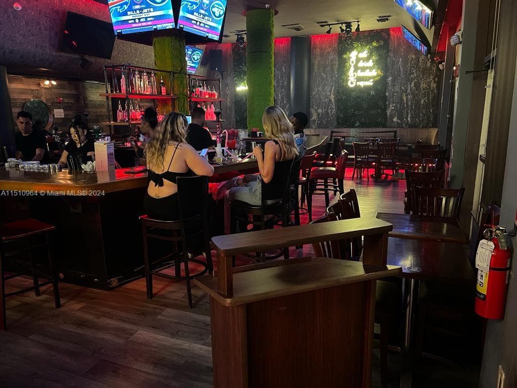 Miami Beach, FL, 33169