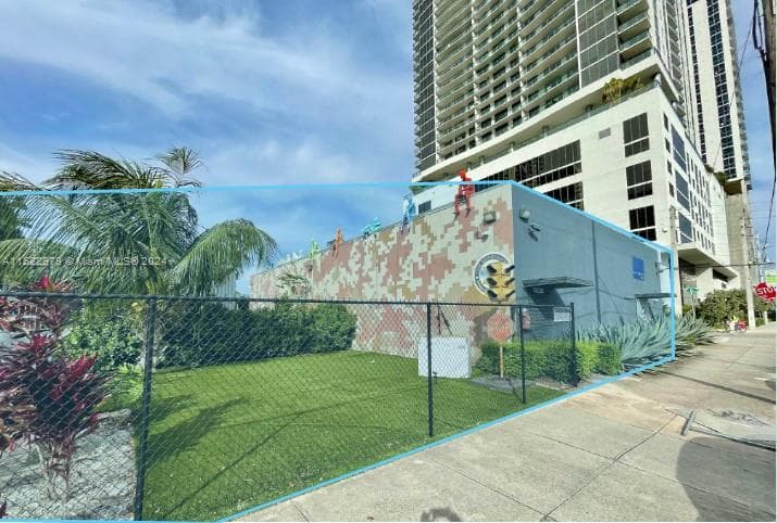 1542 NE 1st AVE, Miami FL 33132