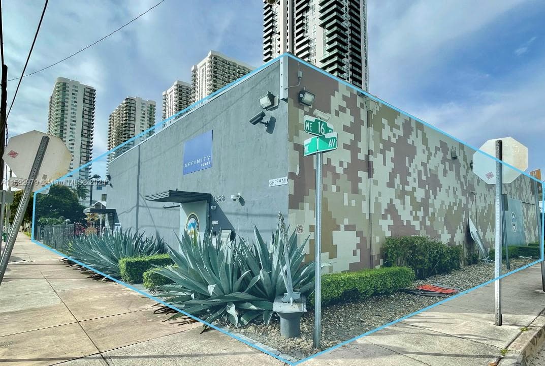 1542 NE 1st AVE, Miami FL 33132