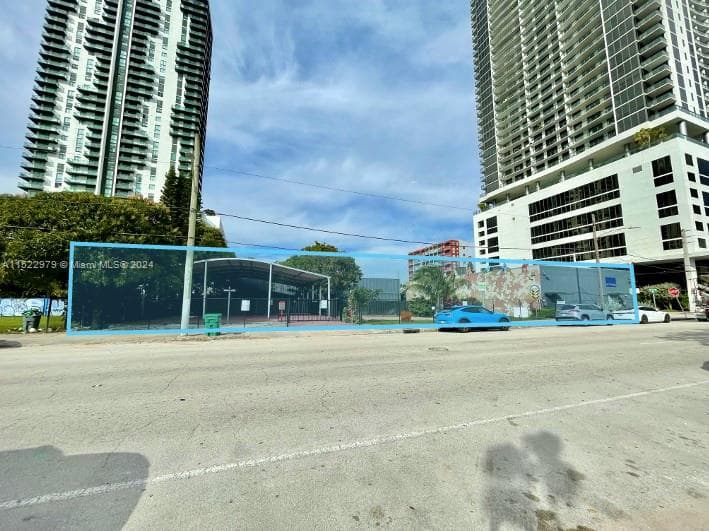 1542 NE 1st AVE, Miami FL 33132