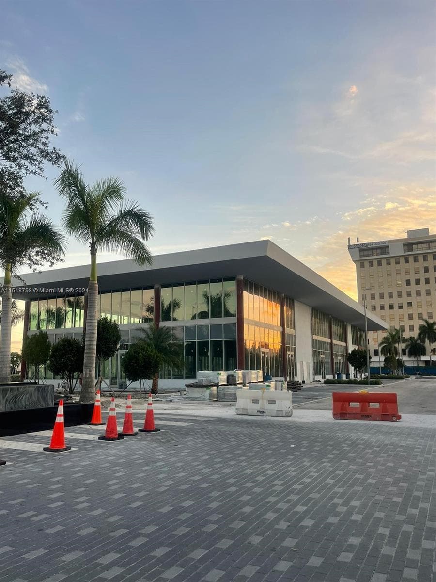1006 E HALLANDALE BEACH BLVD # 104, Hallandale Beach FL 33009
