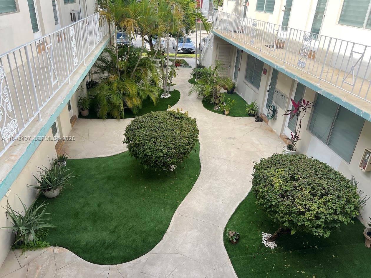 2072 NE 169th St # 12, North Miami Beach FL 33162