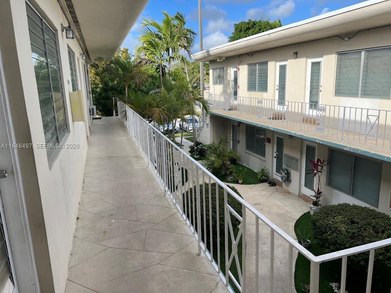 2072 NE 169th St # 12, North Miami Beach FL 33162