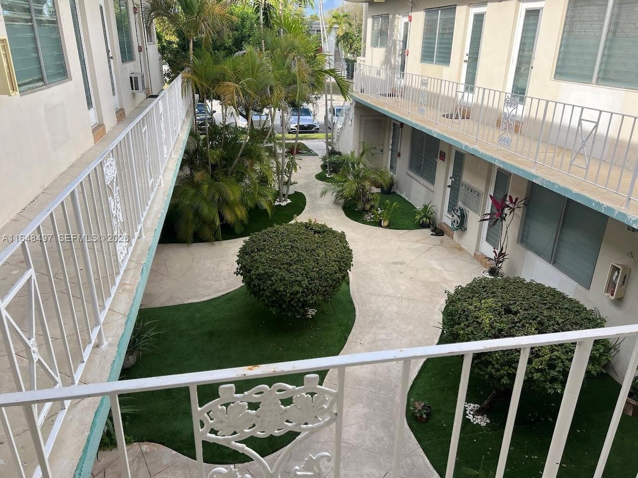 2072 NE 169th St # 12, North Miami Beach FL 33162