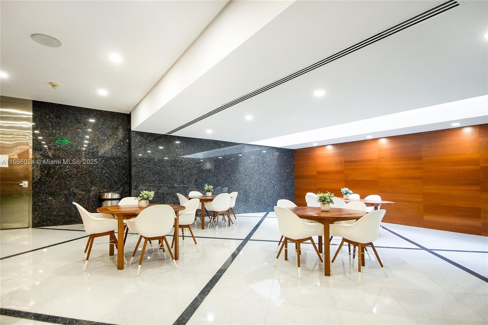 1200 Brickell Ave # D, Miami FL 33131