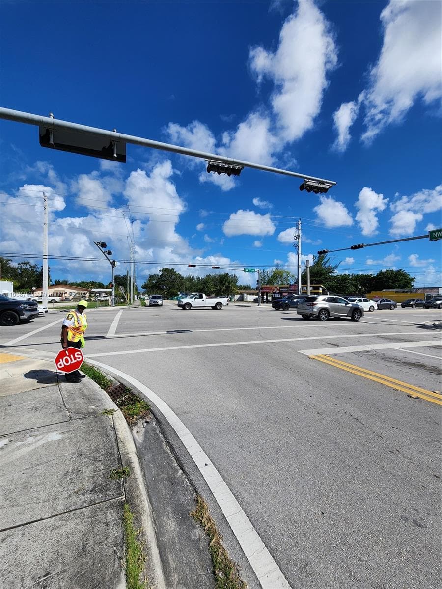 11110/20 NW 17th Ave, Miami FL 33167