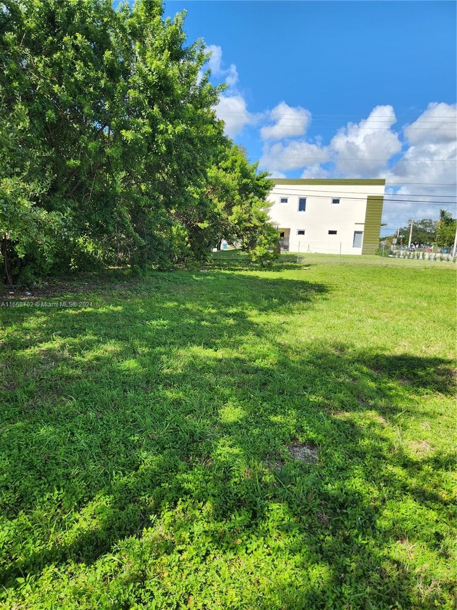 11110/20 NW 17th Ave, Miami FL 33167
